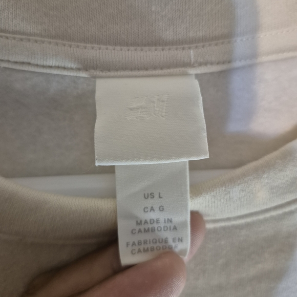 H&M Cream Sweater with Black Print and Gold Buttons - Picture 2 of 6